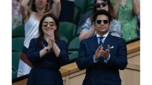 sachin Tendulkar with his wife.